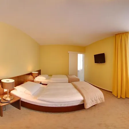 Hotel Mercedes - Self Check-In 3*