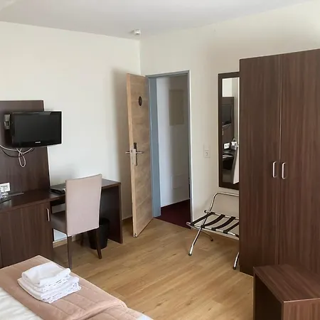 Hotel Hotel Mercedes - Self Check-In 3*
