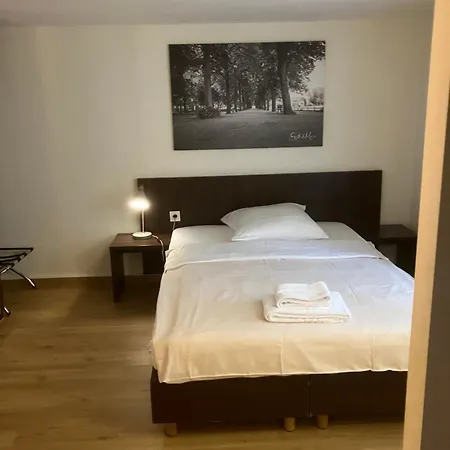 Hotel Mercedes - Self Check-In Hotel