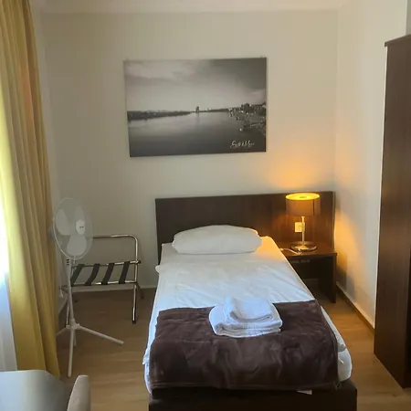 Hotel Hotel Mercedes - Self Check-In 3*