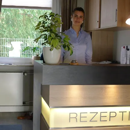 Mercedes - Self Check-in מלון